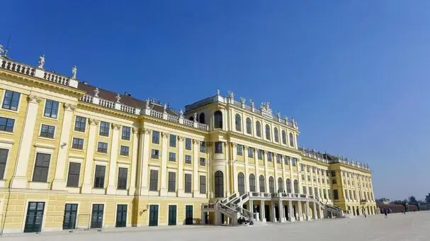 ハプスブルク王朝の歴代君主が利用したシェーンブルン宮殿 (ウィーン)